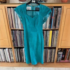 PRICE DROP: VTG, Never Worn, fully-lined TURQUOISE SUEDE (4)byLEATHER WAREHOUSE